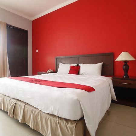 Hotel Reddoorz Premium @ Bukit Damai Indah à Balikpapan  Extérieur photo