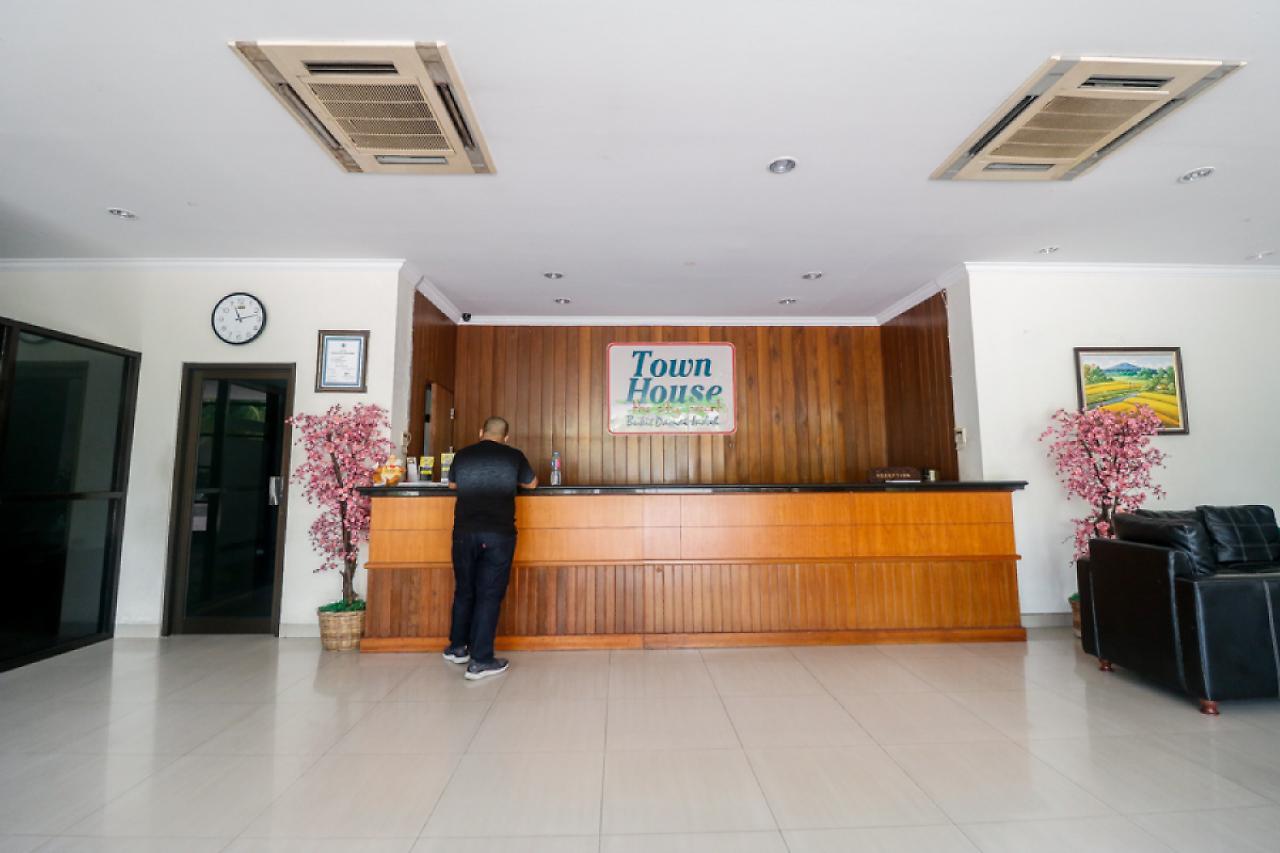 Hotel Reddoorz Premium @ Bukit Damai Indah à Balikpapan  Extérieur photo