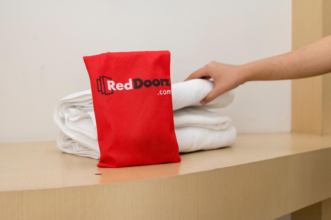 Hotel Reddoorz Premium @ Bukit Damai Indah à Balikpapan  Extérieur photo