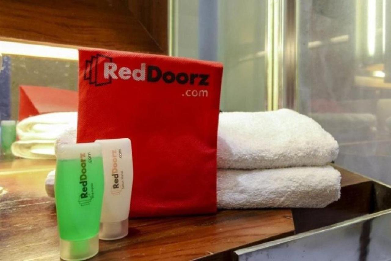 Hotel Reddoorz Premium @ Bukit Damai Indah à Balikpapan  Extérieur photo