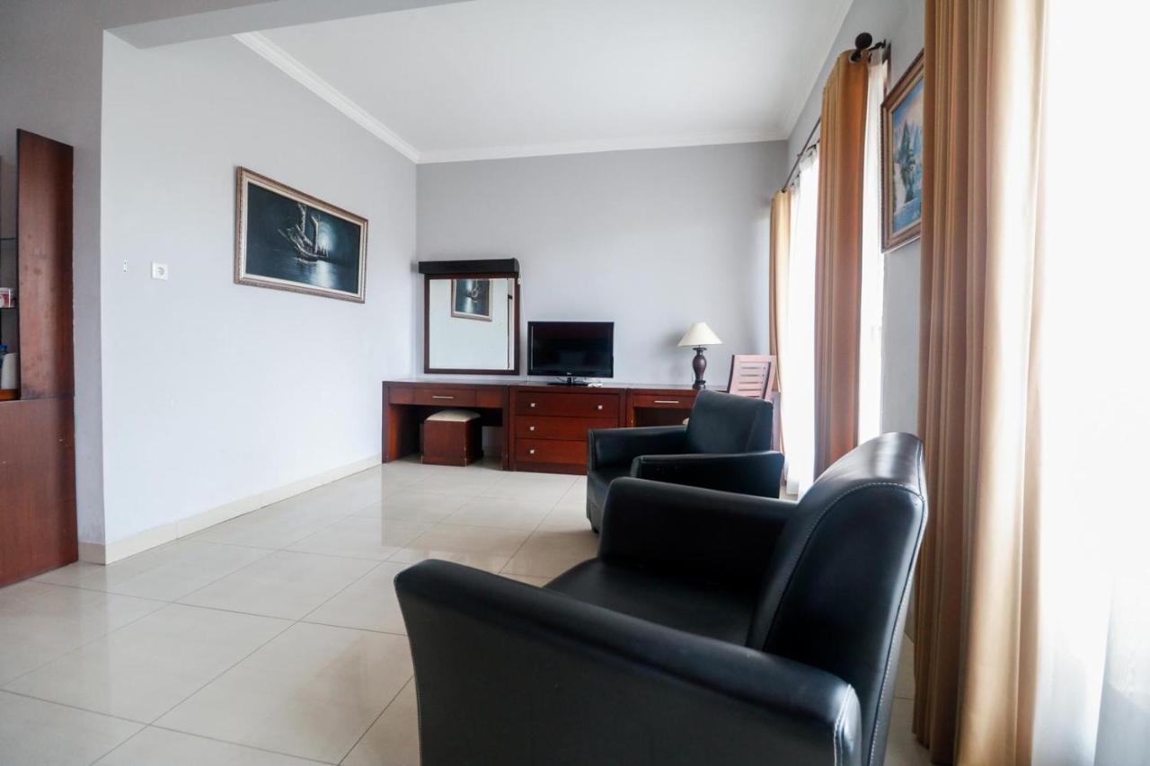 Hotel Reddoorz Premium @ Bukit Damai Indah à Balikpapan  Extérieur photo