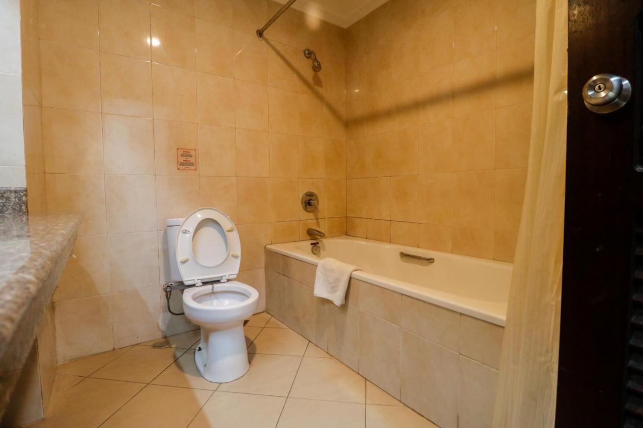 Hotel Reddoorz Premium @ Bukit Damai Indah à Balikpapan  Extérieur photo